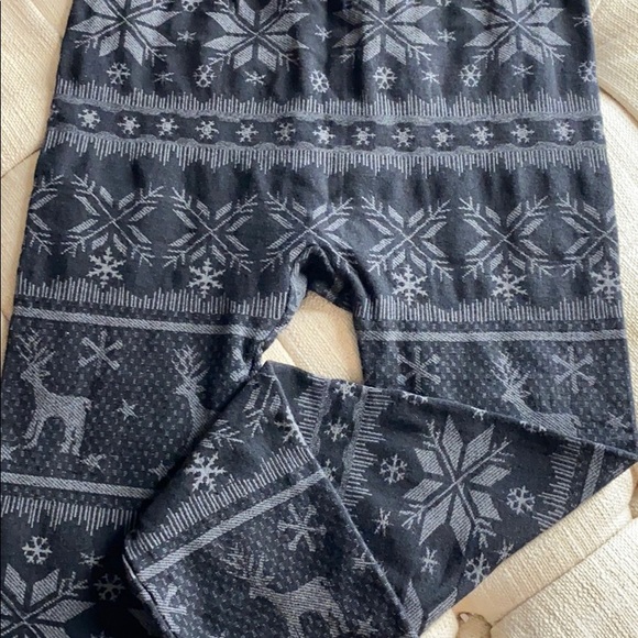 Forever 21 snowflake leggings - Picture 3 of 4